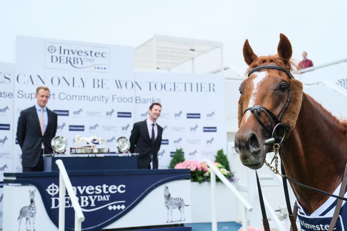 El ganador del Derby 2020 después de su sorprendente triunfo. Foto: Epsom Racecourse Serpentine. Foto: