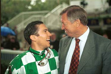 Alex Ferguson felicita a L.Dettori. Foto: Bancroft Photograsphy