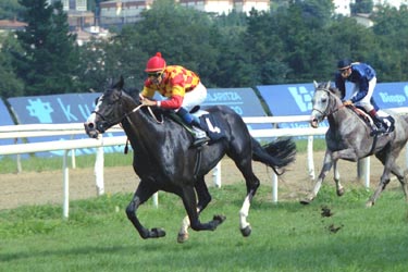 Con una cómoda victoria iniciaría Fuemcarral el triplete de la Cuadra Tres Hermanos en la tarde. Foto: EquipoZoom