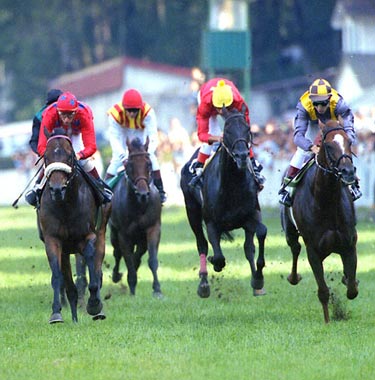 Eloi, a la derecha, bate de finales a un Fanus, a la izqierda, que ya parecía ganador. Foto: EquipoZoom