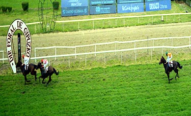 ULZAMA cazó a la fugada en la recta final AL FOREST.Foto: EquipoZoom