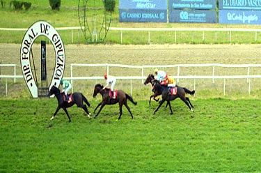 ILLUMBE, con un precioso “rush” final, dicta su ley fácilmente y doblega a AXON. Foto: EquipoZoom