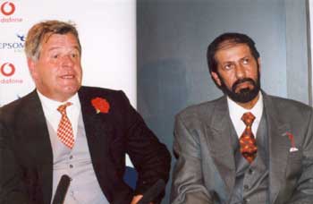 Sir Michael Stoute (preparador) y Saeed Suhail (propetario) en la rueda de prensa. Foto: Jesús de Miguel