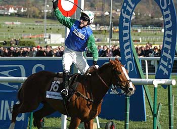 McCoy celebra su victoria con WELL CHIEF. Foto: Jesús de Miguel