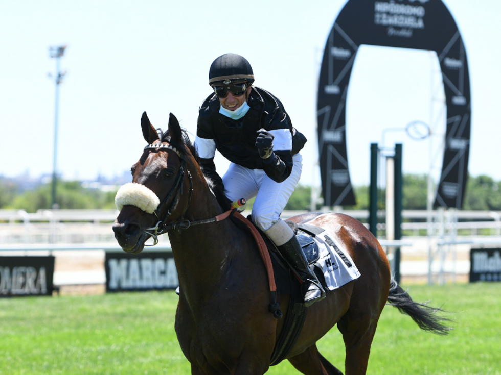 CEFIRO (J.L.Martínez), reaparece a sus ocho años con victoria. Foto: HZ Cefiro. Foto: