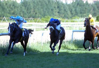 SEIGEUR DE LAGRANGE (centro) ganaría por distanciamiento de FUEMCARRAL. Foto: EquipoZoom