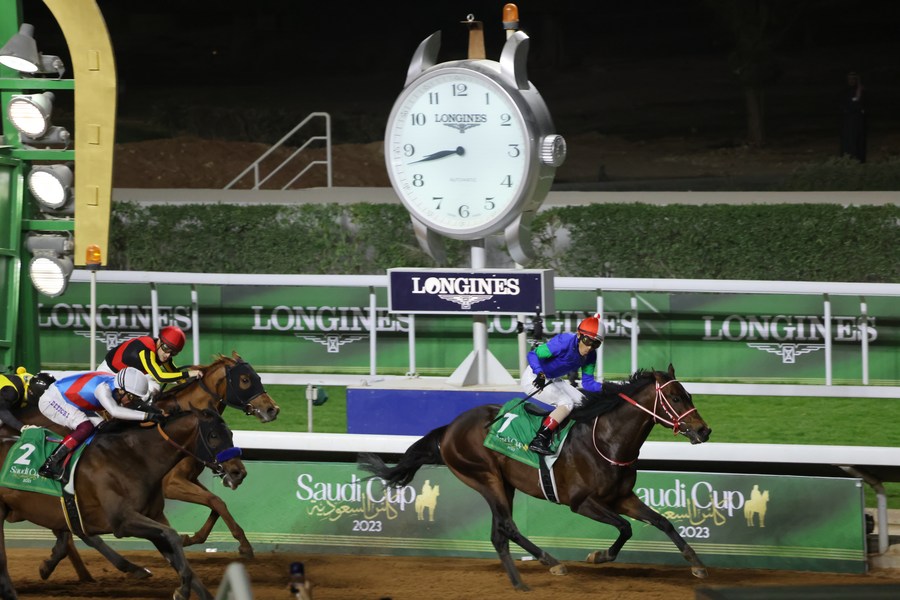 PANTHALASSA se impone de punta a punta mientras que Country Gamer, con Dettori, llega tarde. Foto: Xinhua Foto: The Japan Time