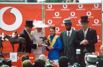 Fallon recibe el galardón de su 2º Derby de Epsom tras el de 